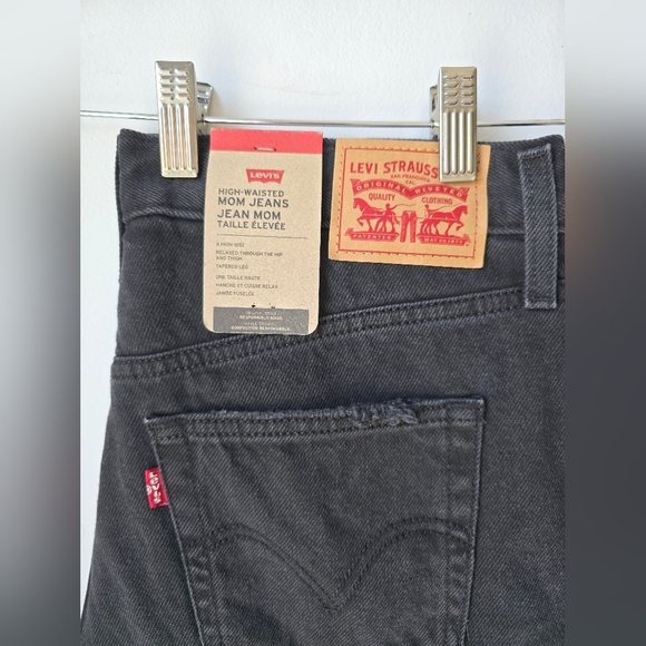 Levi's High Waisted Mom Jeans Denim Black Knee Ripped size 31 - Picture 2 of 3